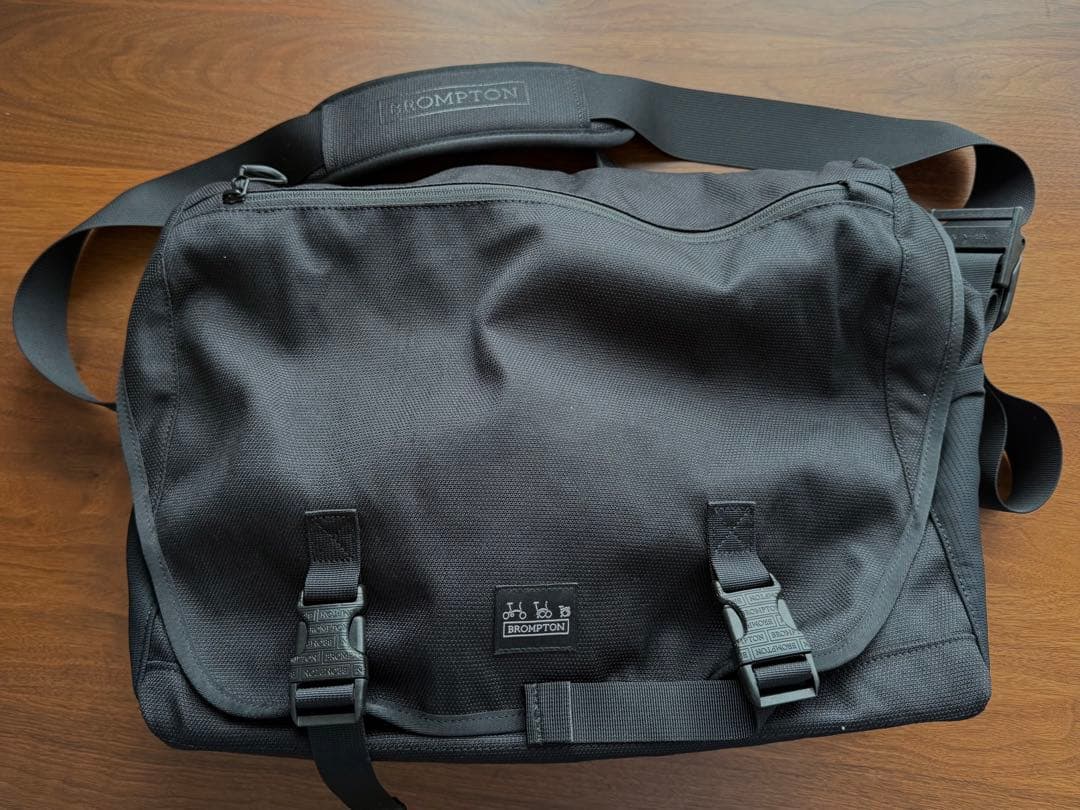 アクセサリー BROMPTON METRO BAG MESSENGER 23L