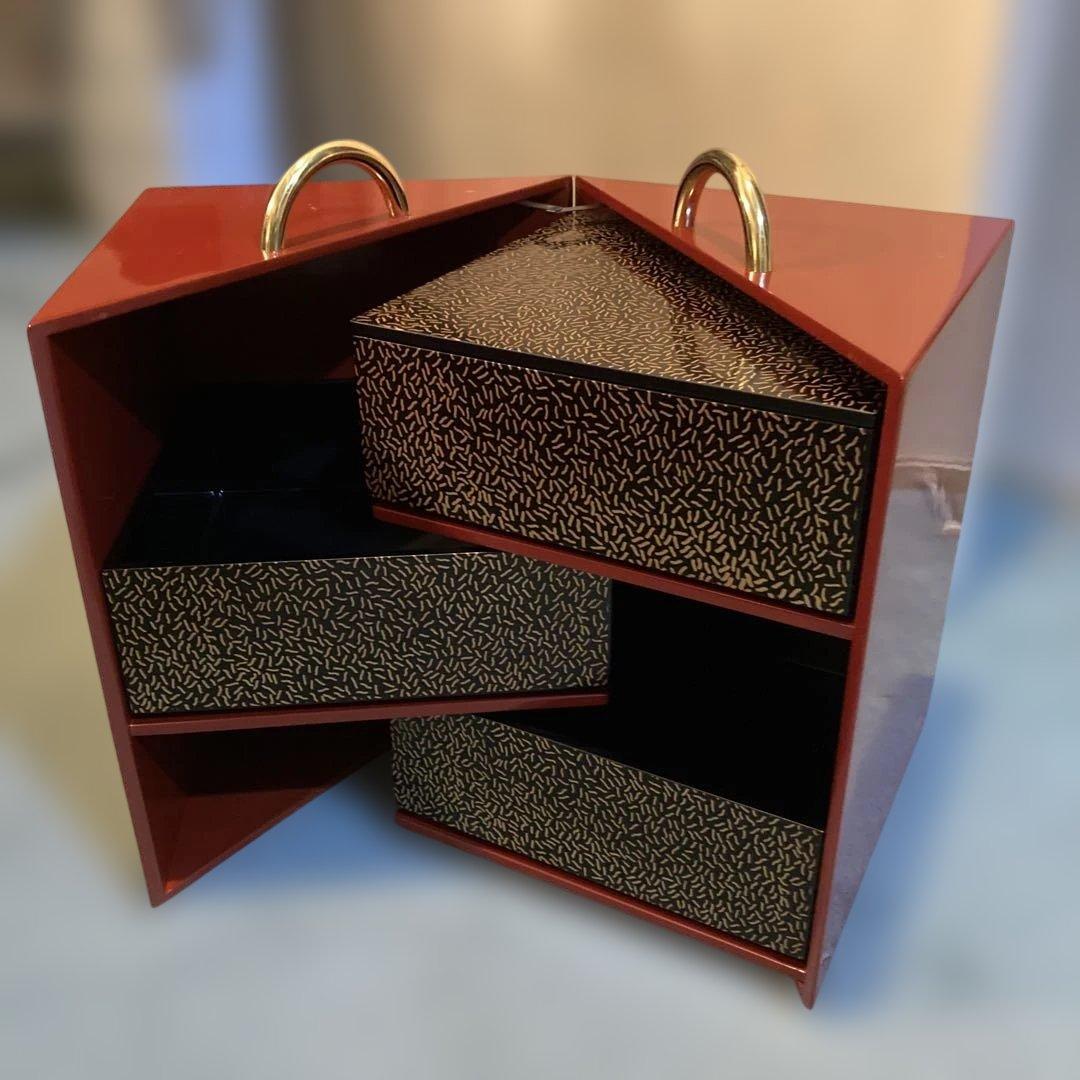 コシノヒロコ 重箱セット　おかもち　3段重　持ち手金　マルチケース　（01） 3段 三段重箱 松屋漆器店 日本製 タモ内朱 6寸5〜6人用 18cm 送料無料