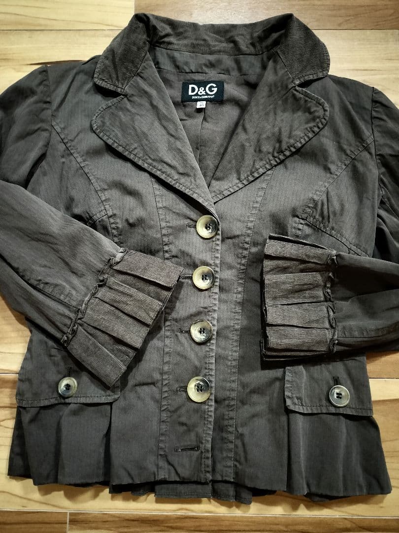 D&G ドルチェ&ガッパーナフリル袖が可愛いデザインジャケットダークブラウン D&G ドルチェ&ガッパーナフリル袖が可愛いデザインジャケットダーク