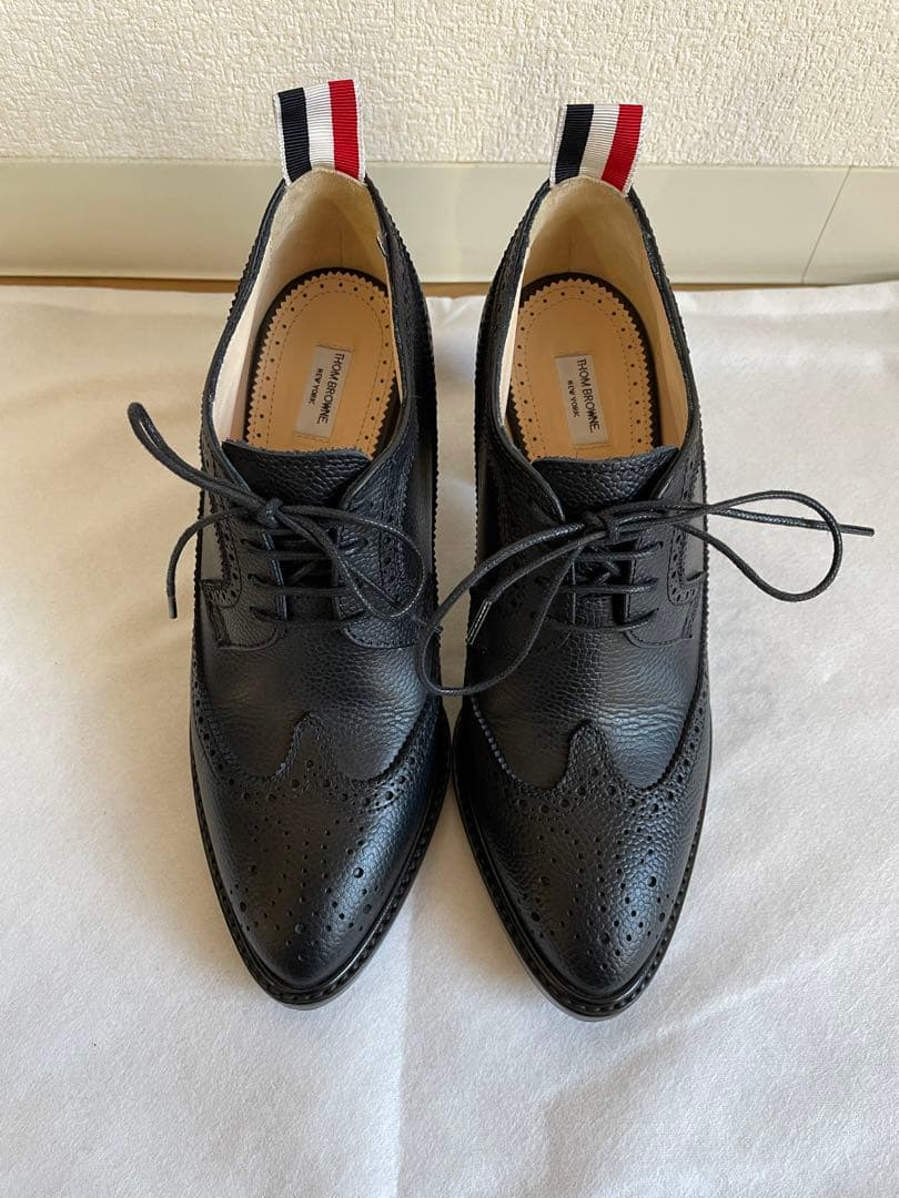 THOM BROWNEロングウイングブローグスタックドヒールペブルグレインレザー