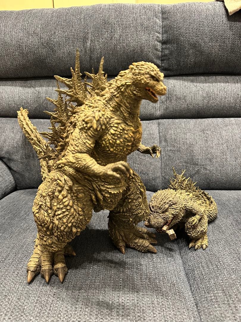 ゴジラフィギュア 東宝30cmシリーズ デフォリアル 限定版 セット 焦土と化した日本に突如現れたゴジラをデフォルメしつつもリアルに再現