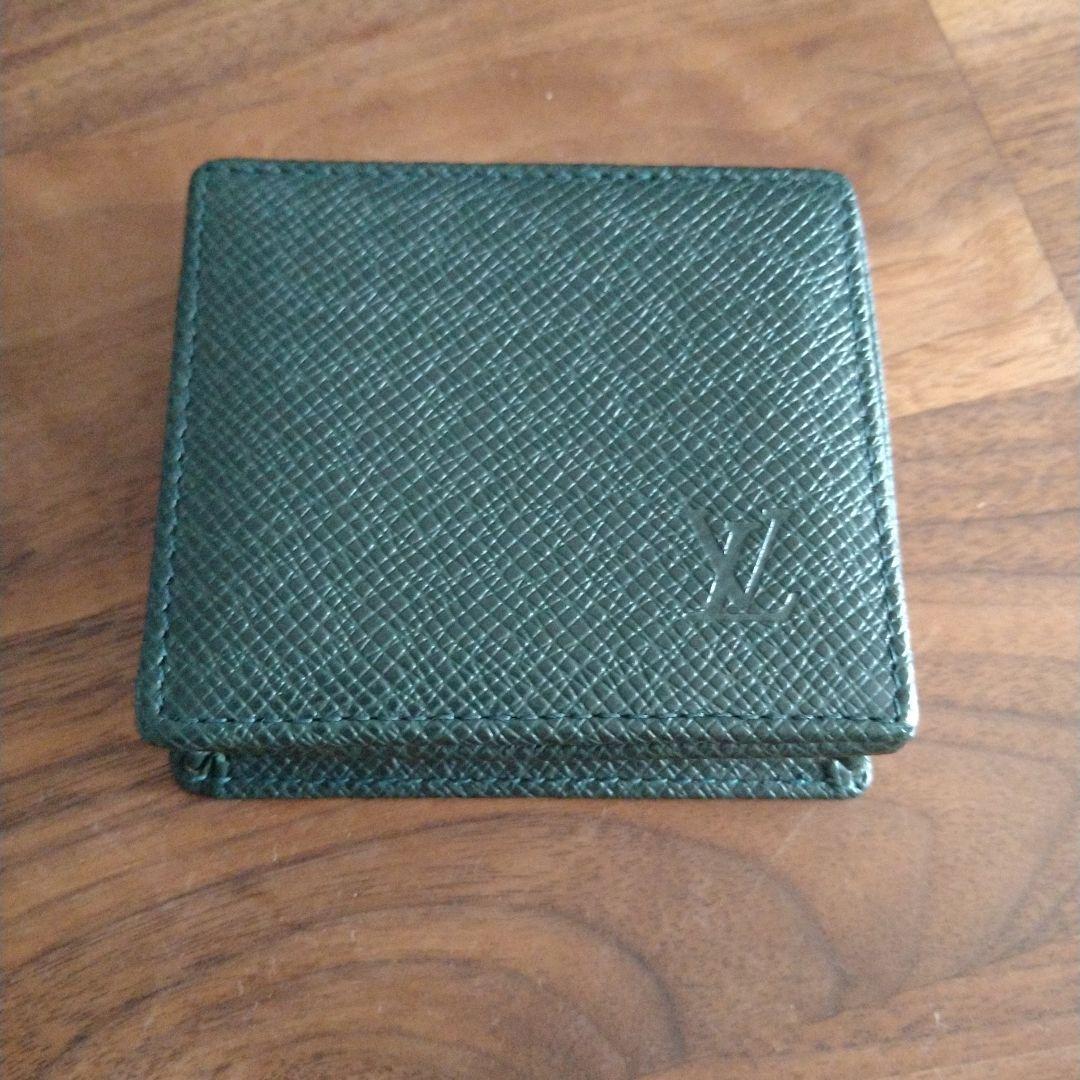 美品　Louis Vuitton　タイガ　 グリーン　ケース