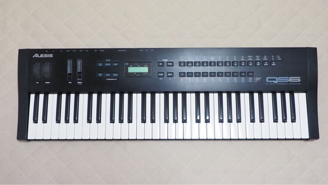 Alesis QS6 シンセサイザー 61鍵　ソフトケース付 ヴィンテージ