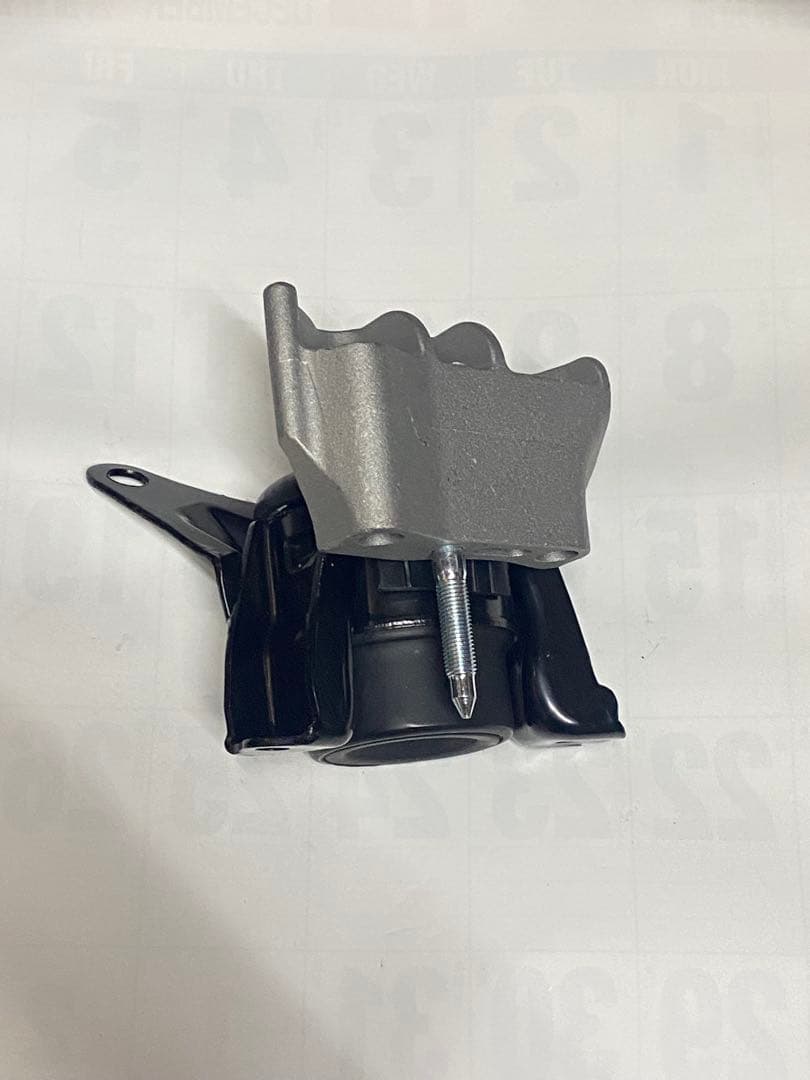 AZR60G エンジンマウント 右 12305-28080 ノア ヴォクシー - メルカリ