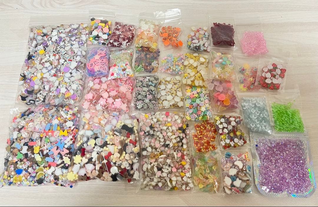 ネイルパーツ　700g以上　まとめ　大容量 ネコポス送料無料】ネイルパーツ ラグジュアリービッグVカットパーツ