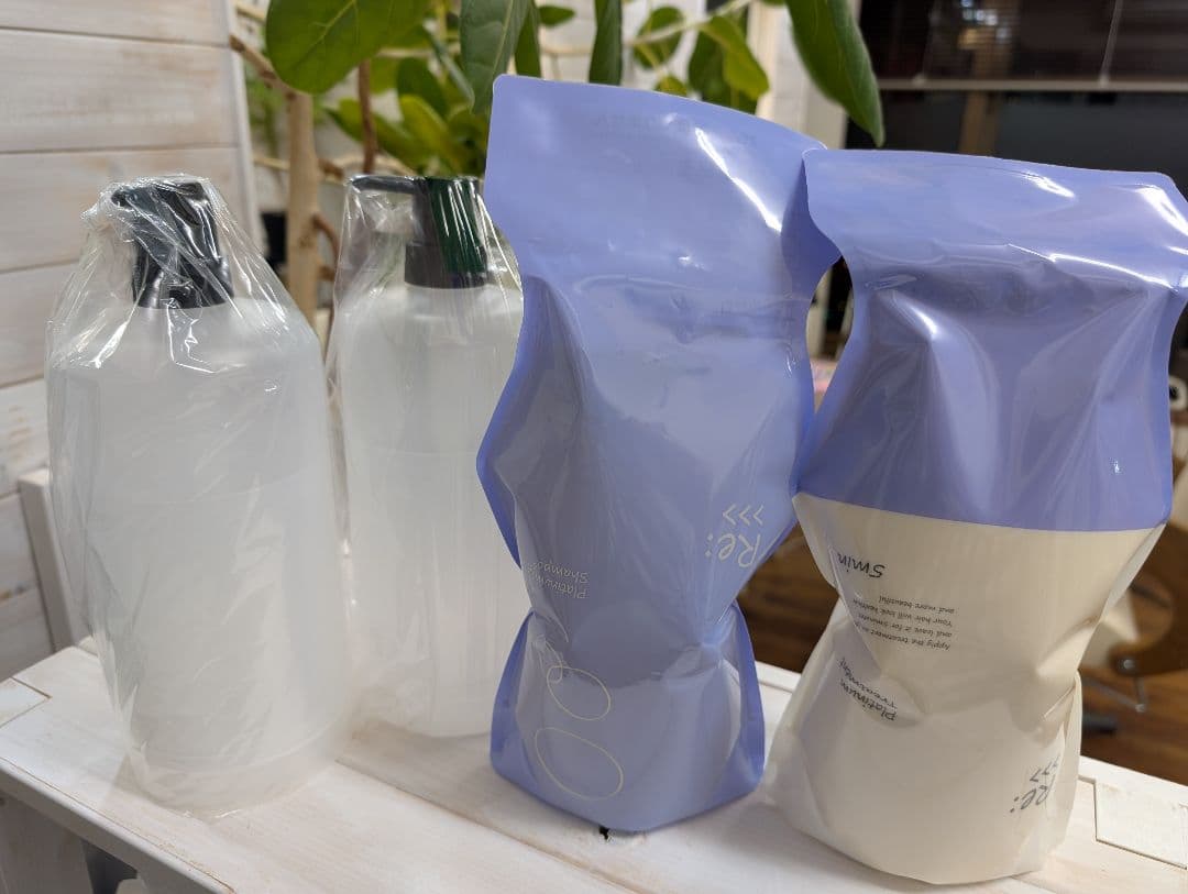 アジュバンプラチナムシャンプー、トリートメント1L、1000ml　ポンプ2個付き