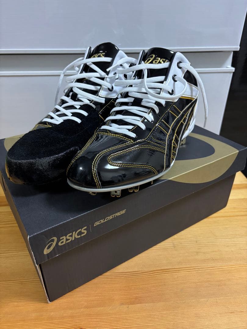 asics ゴールドステージ スパイク 黒/白/金