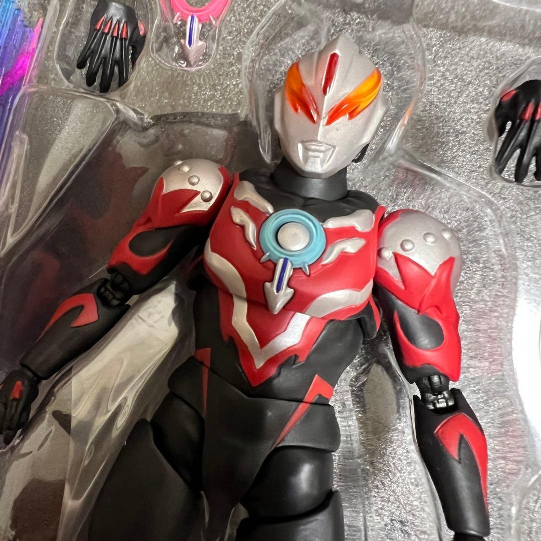 S.H.Figuarts ウルトラマンオーブ　サンダーブレスター