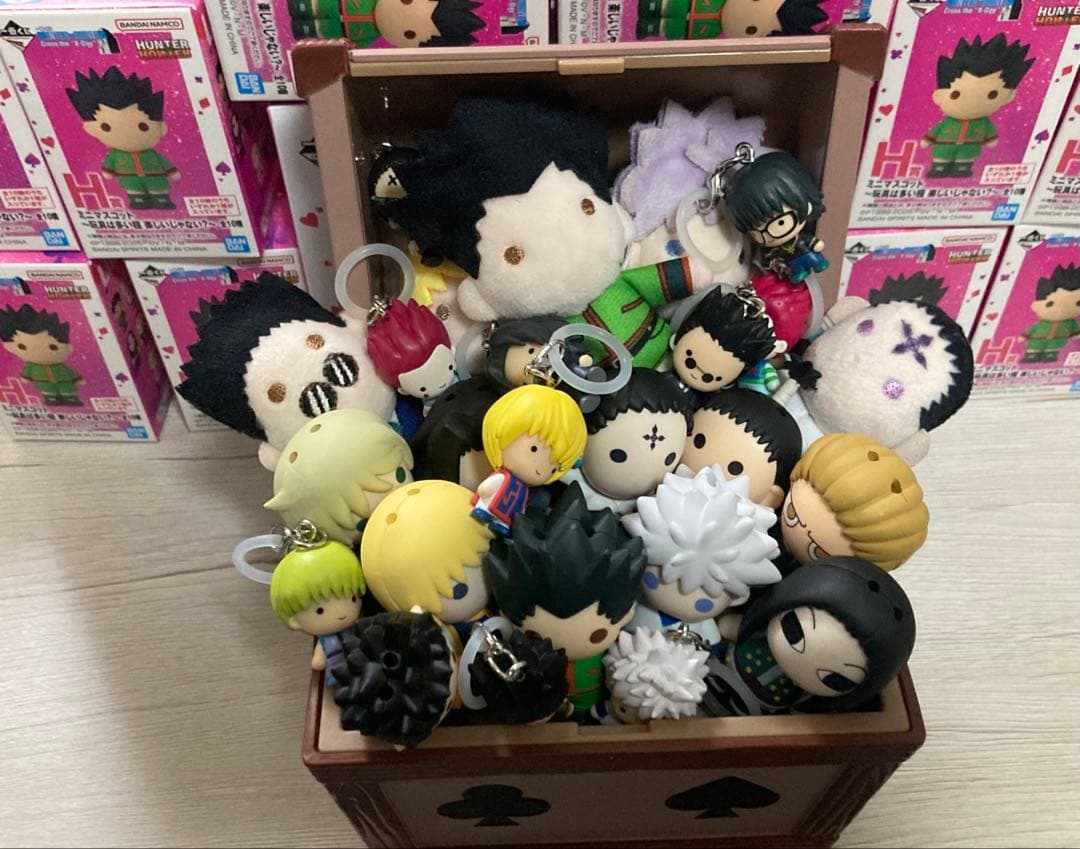 ハンターハンター　ヒソカのおもちゃ箱　めじるしアクセサリー USJ マスコット ハンターハンター HUNTER×HUNTER めじるしアクセサリー ヒソカ - メルカリ