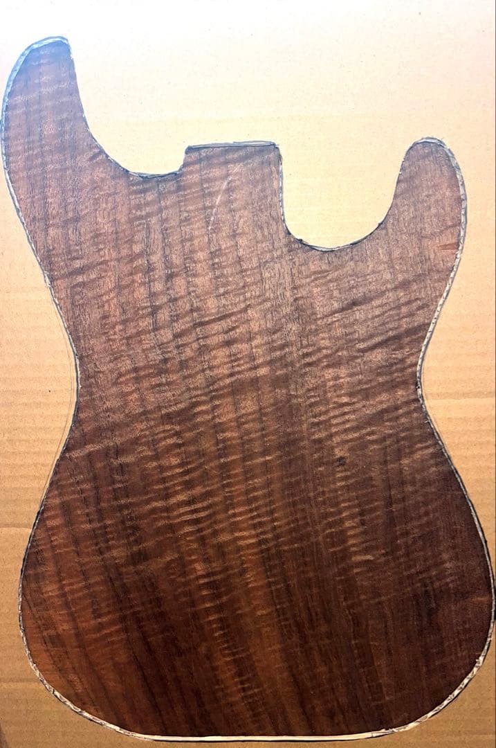 ※赤字放出【秘蔵材】5Aマスターグレード、クラロウォールナット/1ピースボディ材