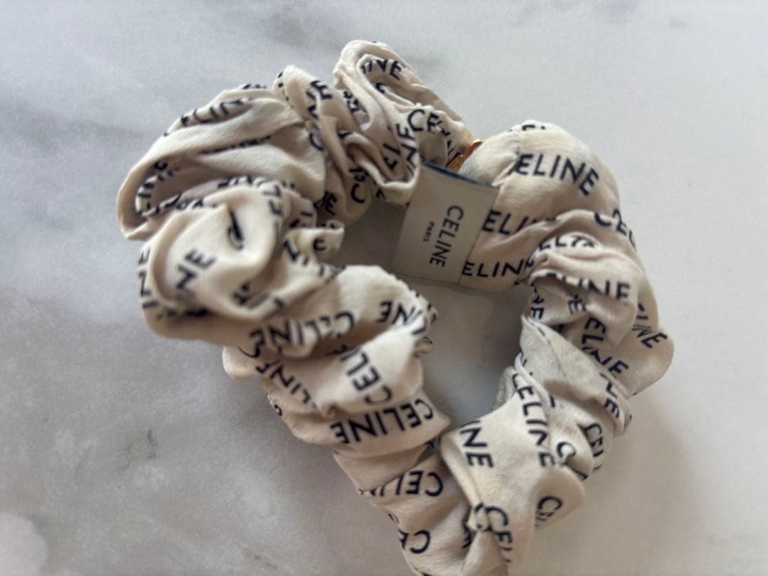 CELINE シュシュ ロゴ ベージュ - メルカリ