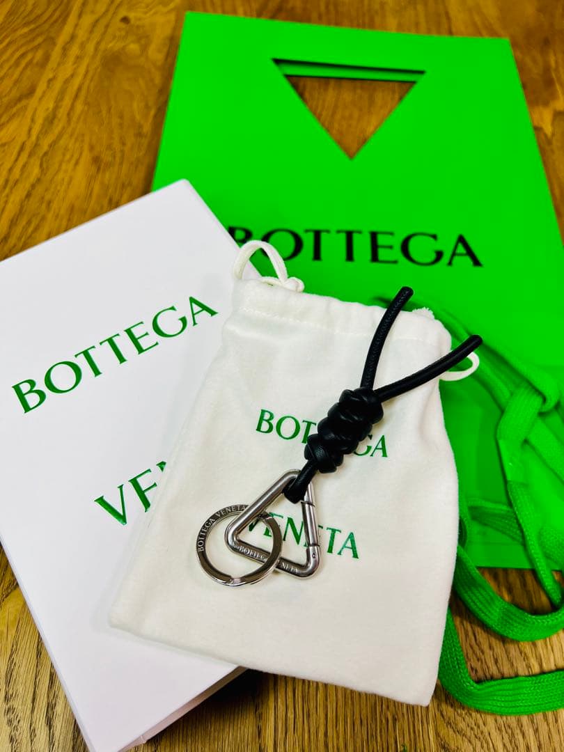 未使用新品 BOTTEGA VENETA トライアングル キーリング