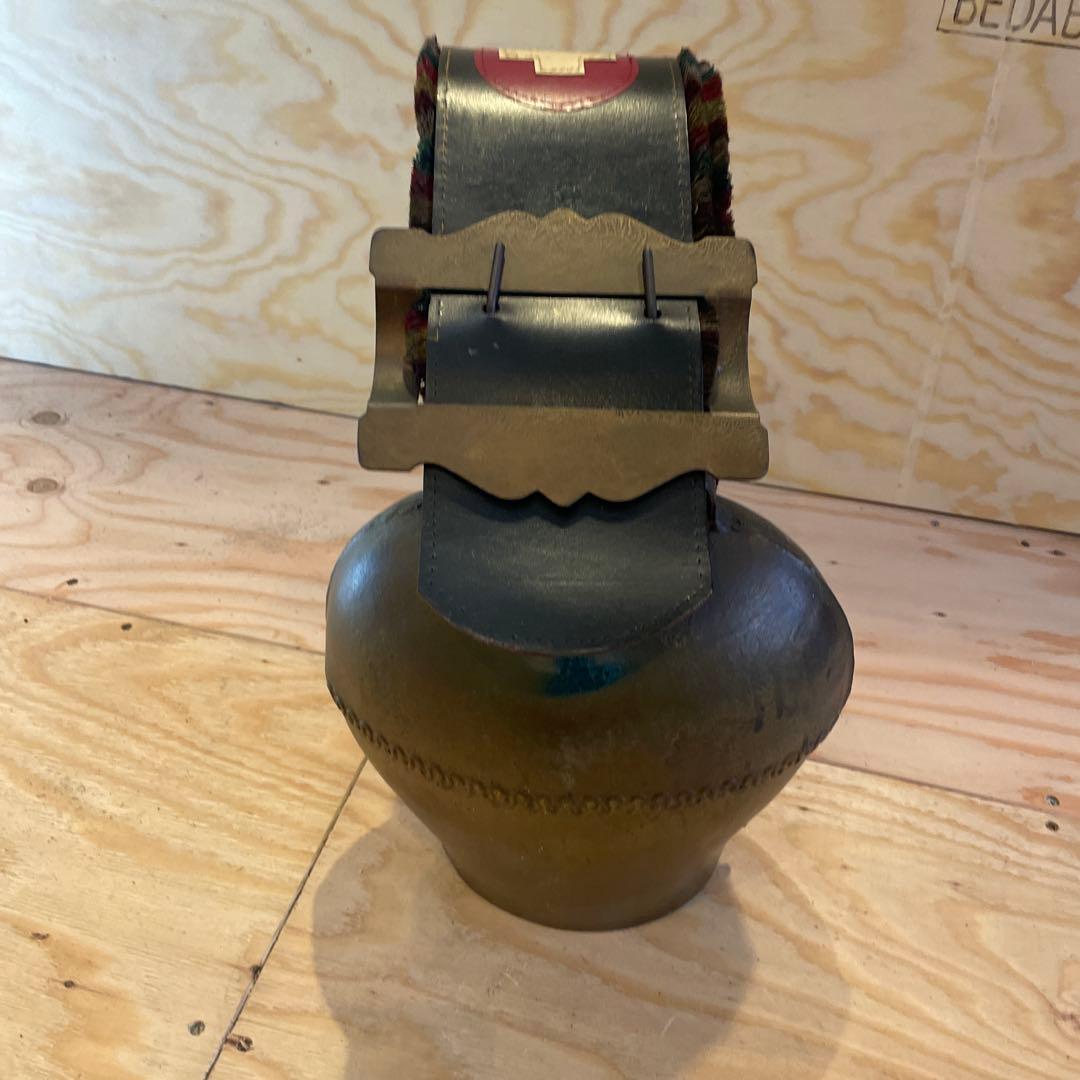 スイス十字装飾の金属鐘