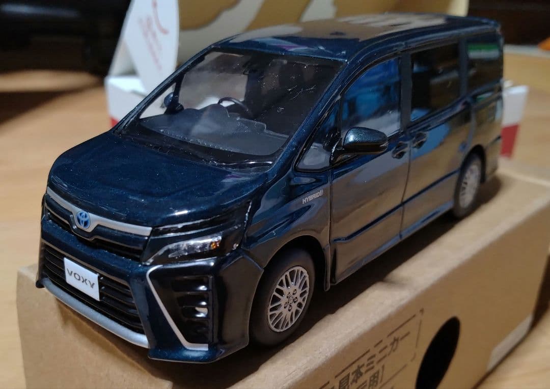 【非売品】トヨタ VOXY 80 ミニカー 1/30 カラーサンプル221
