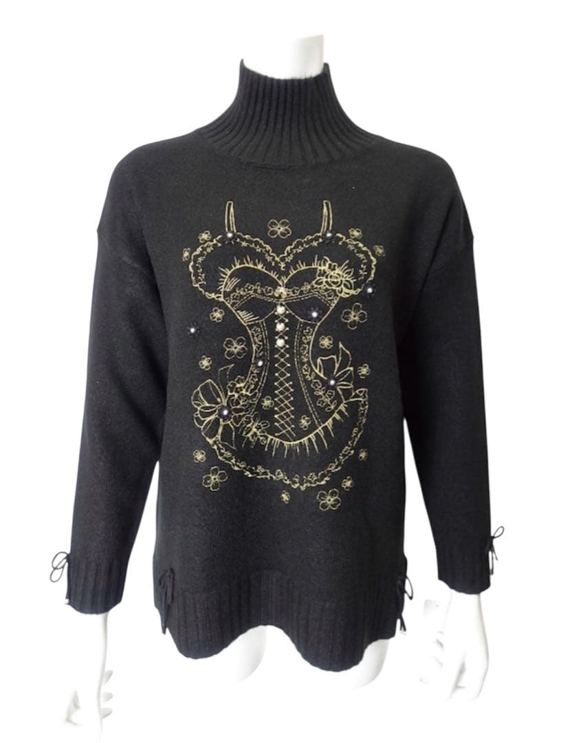 2024AWスーパービューティー　胸元刺しゅう入り　ハイネックセーター 44