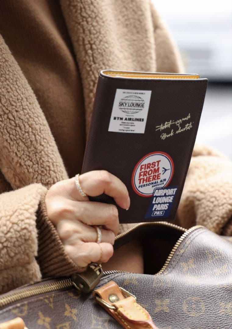 Deuxieme Classe BTN Passport Holder - メルカリ