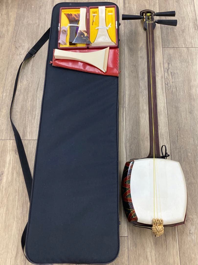 津軽三味線　金細　子持ち綾杉胴　ケース付　全長約104㎝トトオ東な7-0302③