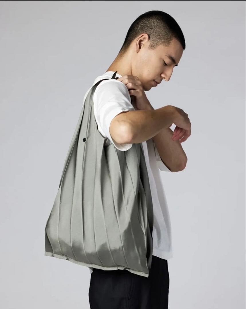 バッグ ISSEY MIYAKE guru guru tote bag