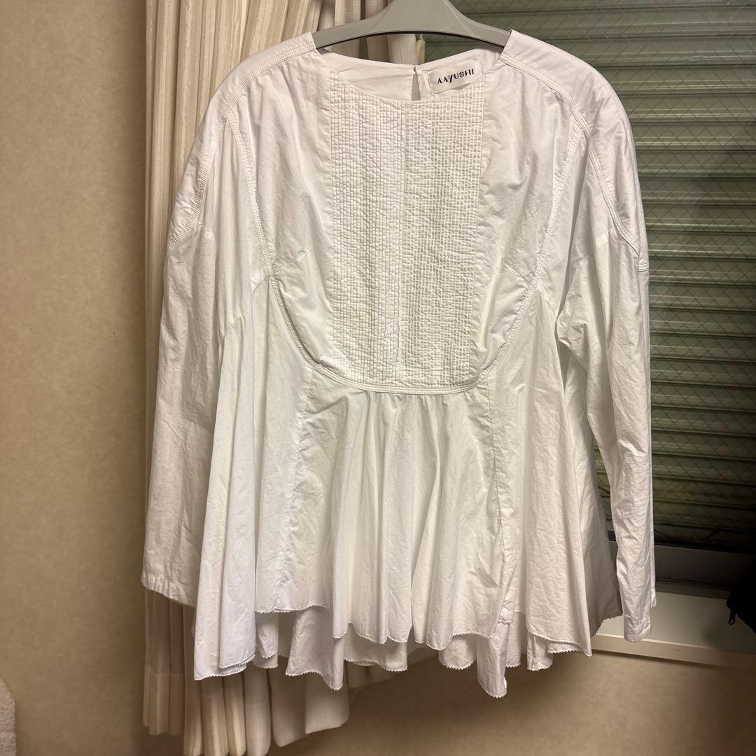 AAYUSHI アユーシ　別注フロントピンタックペプラムブラウス