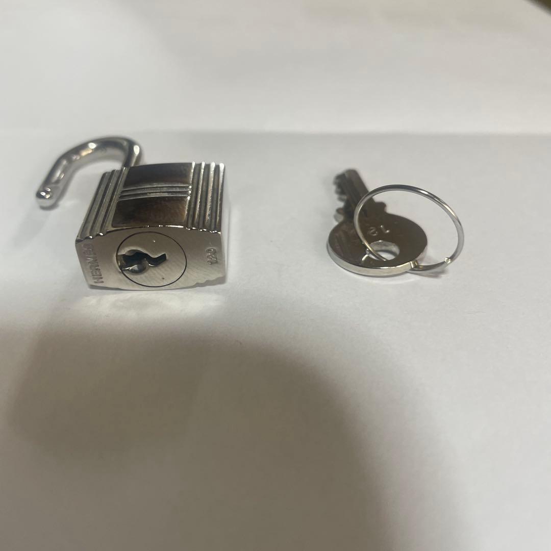 美品　エルメス　シルバー 南京錠 カデナ　鍵付き