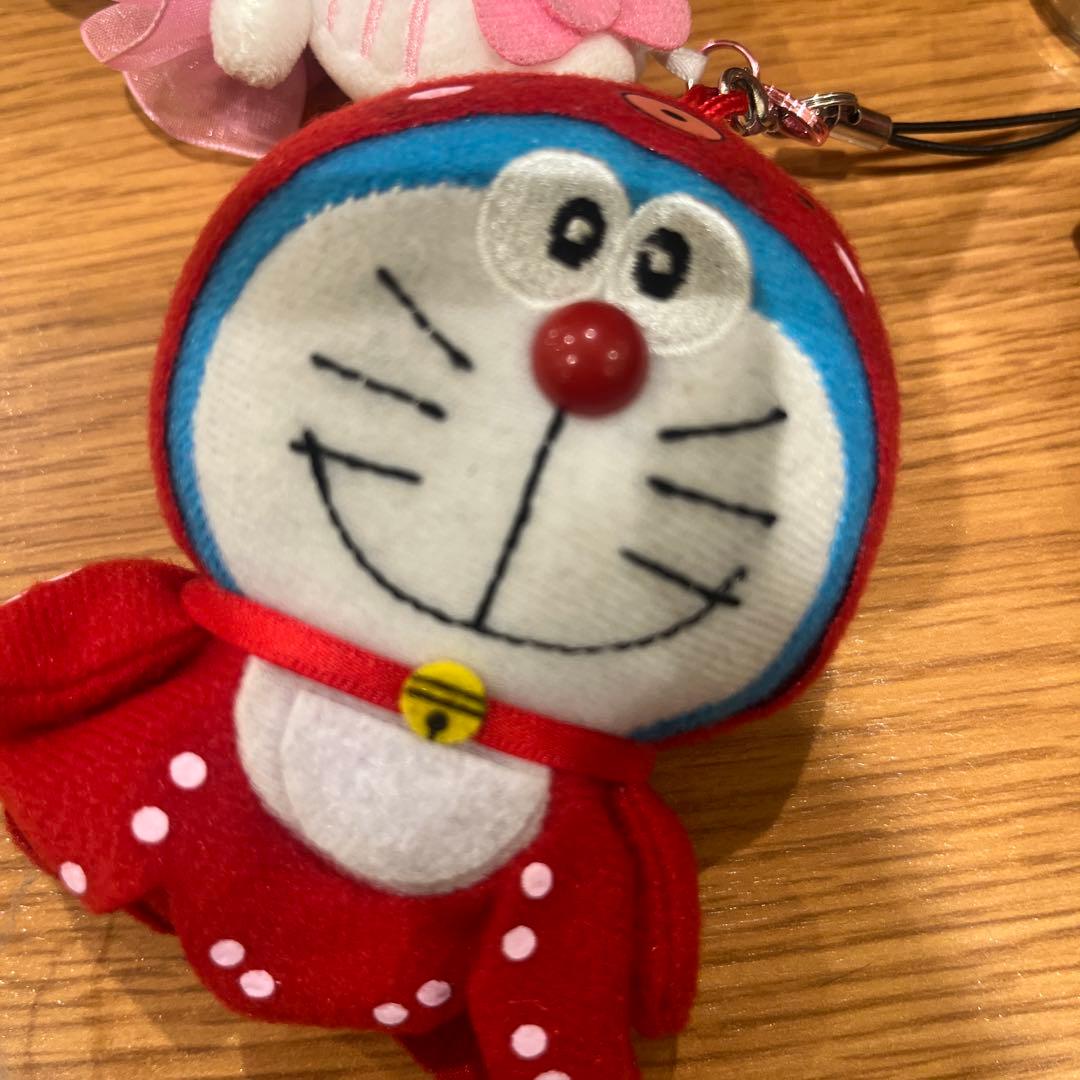 ドラえもん ぬいぐるみストラップ 赤 ドラえもん - ドラえもんぬいぐるみキーホルダー赤色【新品】の通販 by