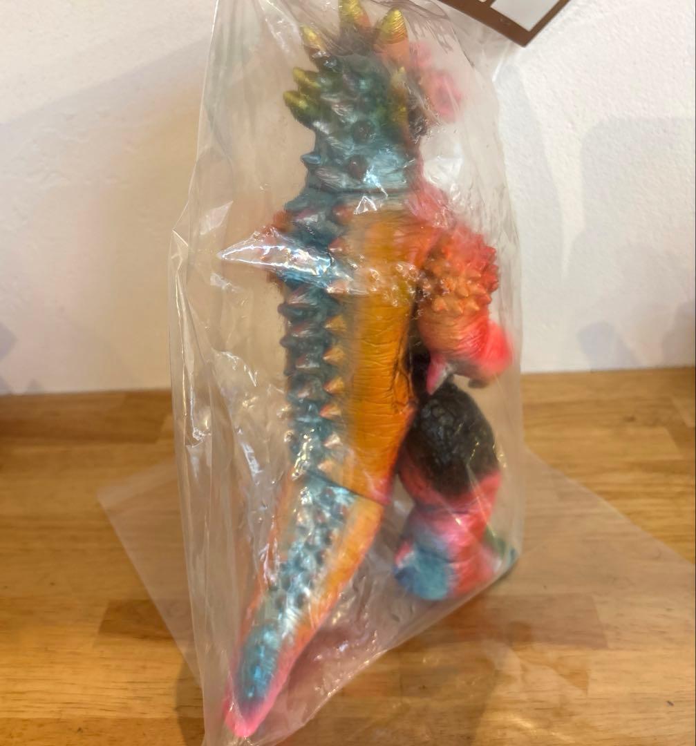 新品未開封 ケツァルゴン atmos × CONVICT インディーズソフビ - メルカリ