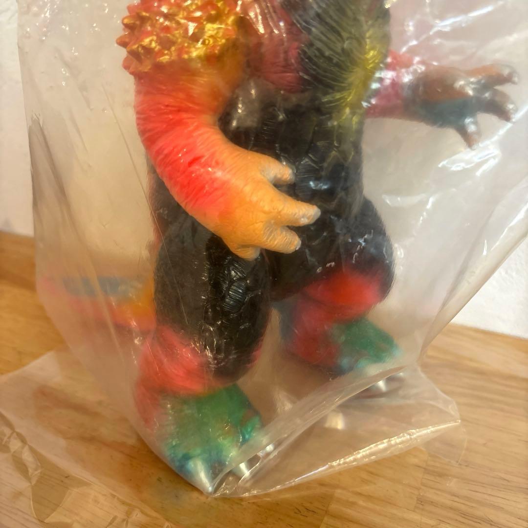 新品未開封 ケツァルゴン atmos × CONVICT インディーズソフビ - メルカリ