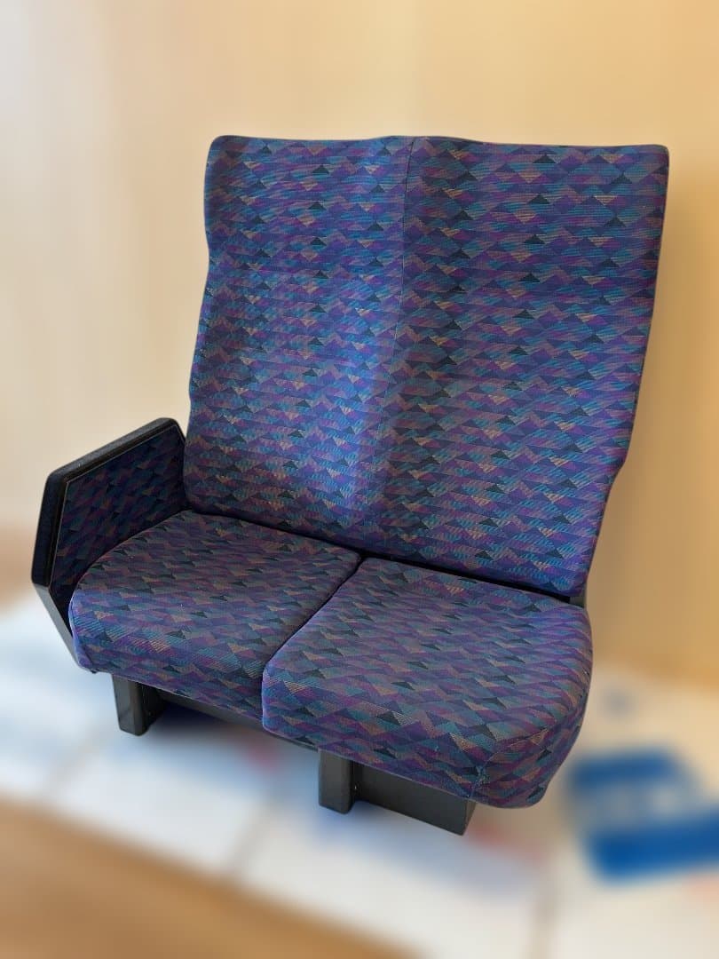 新幹線E4系MAXの転換式2人掛けシート 座席探訪 E4系新幹線「Maxやまびこ」「Maxなすの「Maxとき」「Max