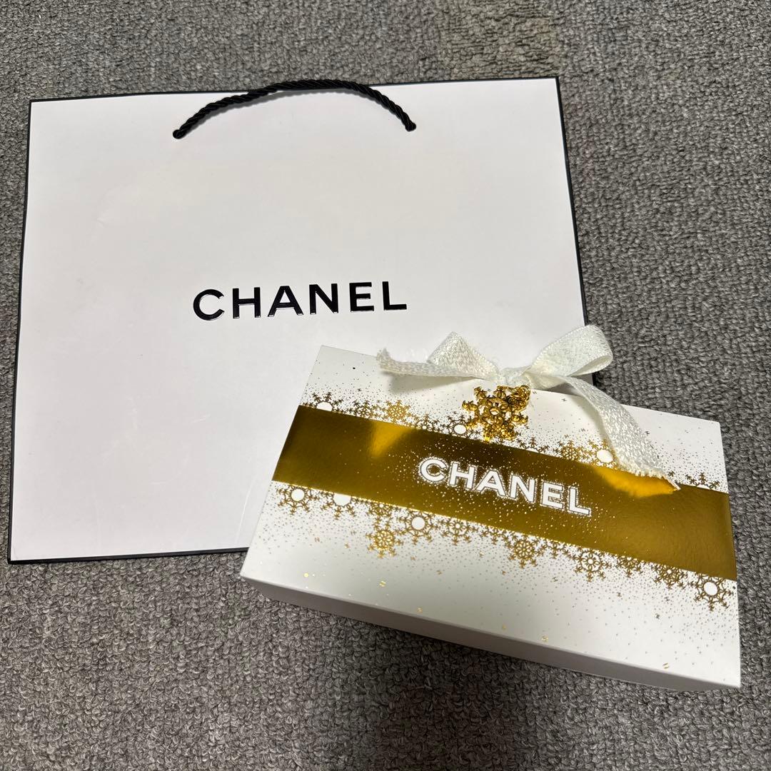 CHANEL 雪型チャーム付きボックス ショッパー 紙袋 クリスマスコフレ