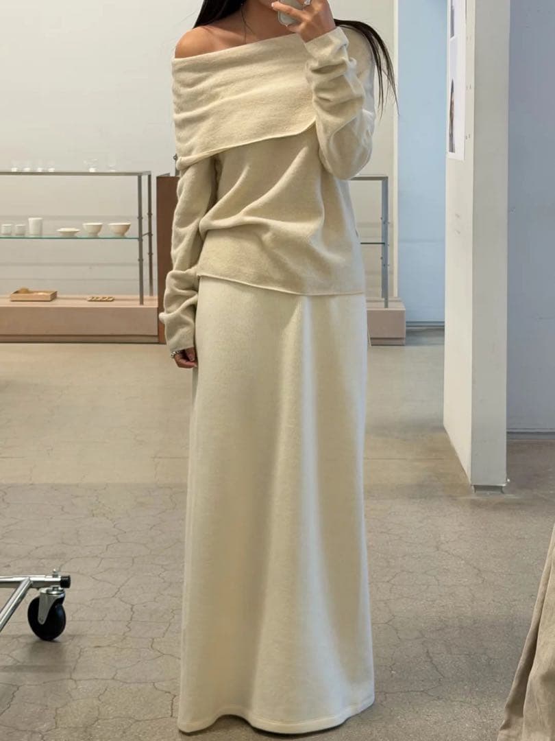 Monoha ベージュ オフショルダー ニット 長袖 Monoha ベージュ オフショルダー ニット 長袖 &. NOSTALGIA