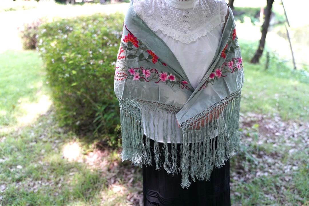 美品】 フラメンコ マントンシージョ刺繍 セージグリーン - メルカリ