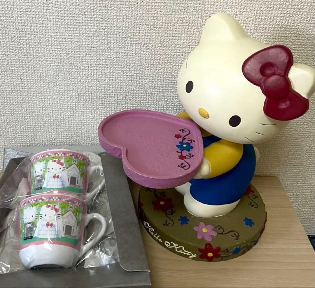 【激レア】 ハートトレイ付きスタンド・キティ＆ダニエルウエディングペアマグカップ