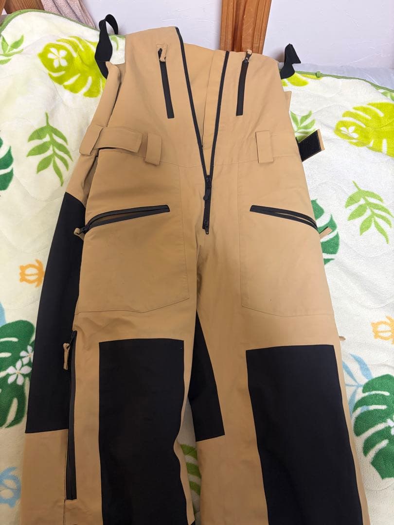 nomadik 撥水　ビブパンツ　M ベージュ　ブラック　スノーボードウェア