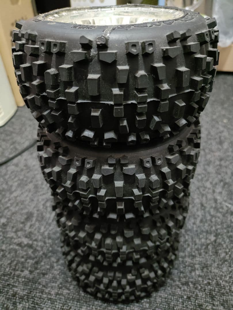 入手困難オフロードタイヤ　プロライン1/8　モンスタートラック　トラギー17mm