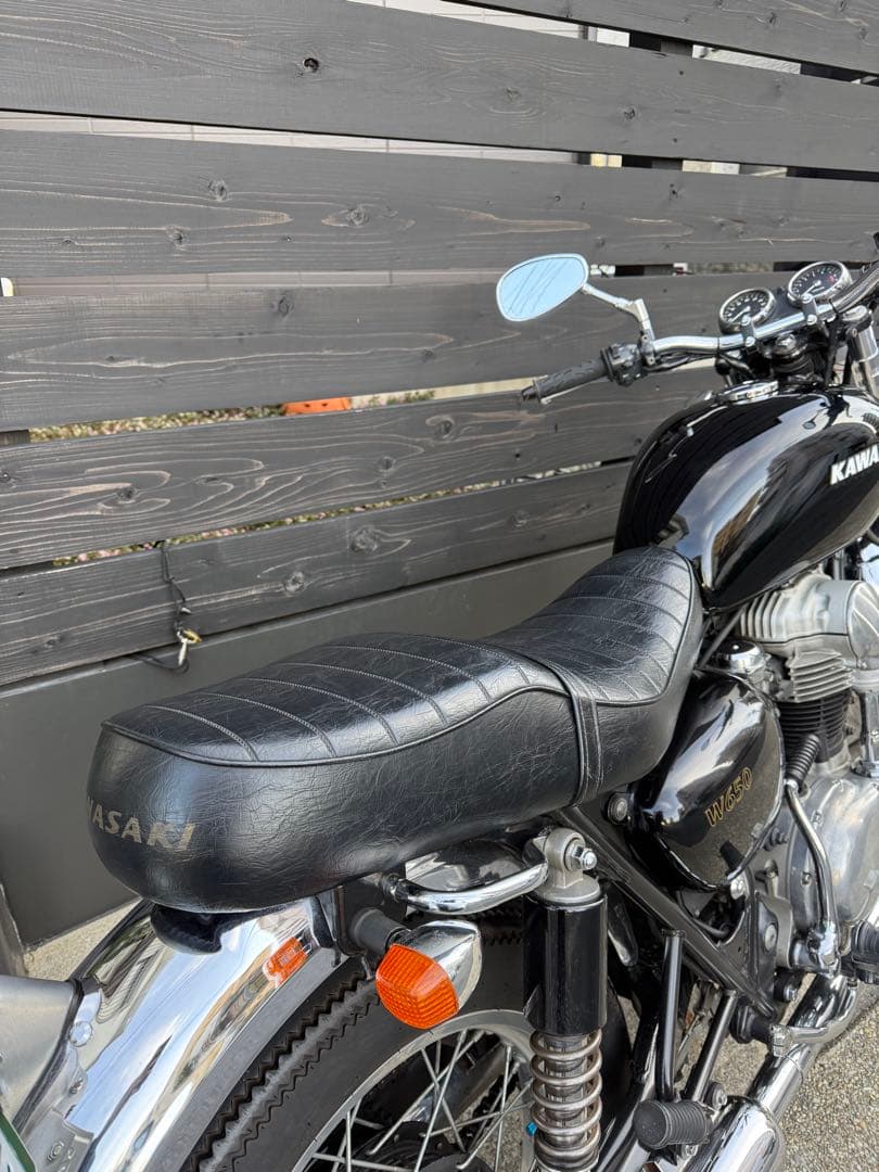 カワサキ W650 カスタムシート 黒 合成皮革