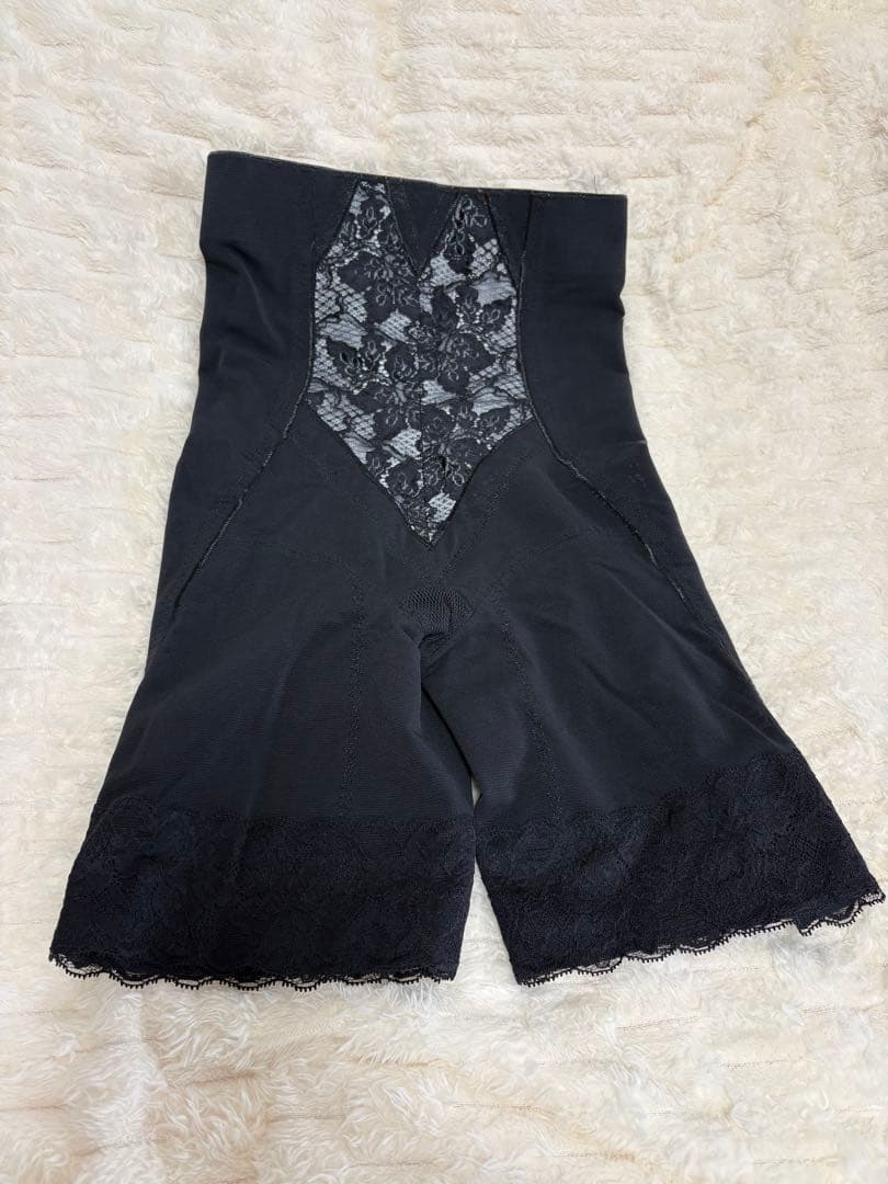 【グラントイーワンズ　LALA ガードル】