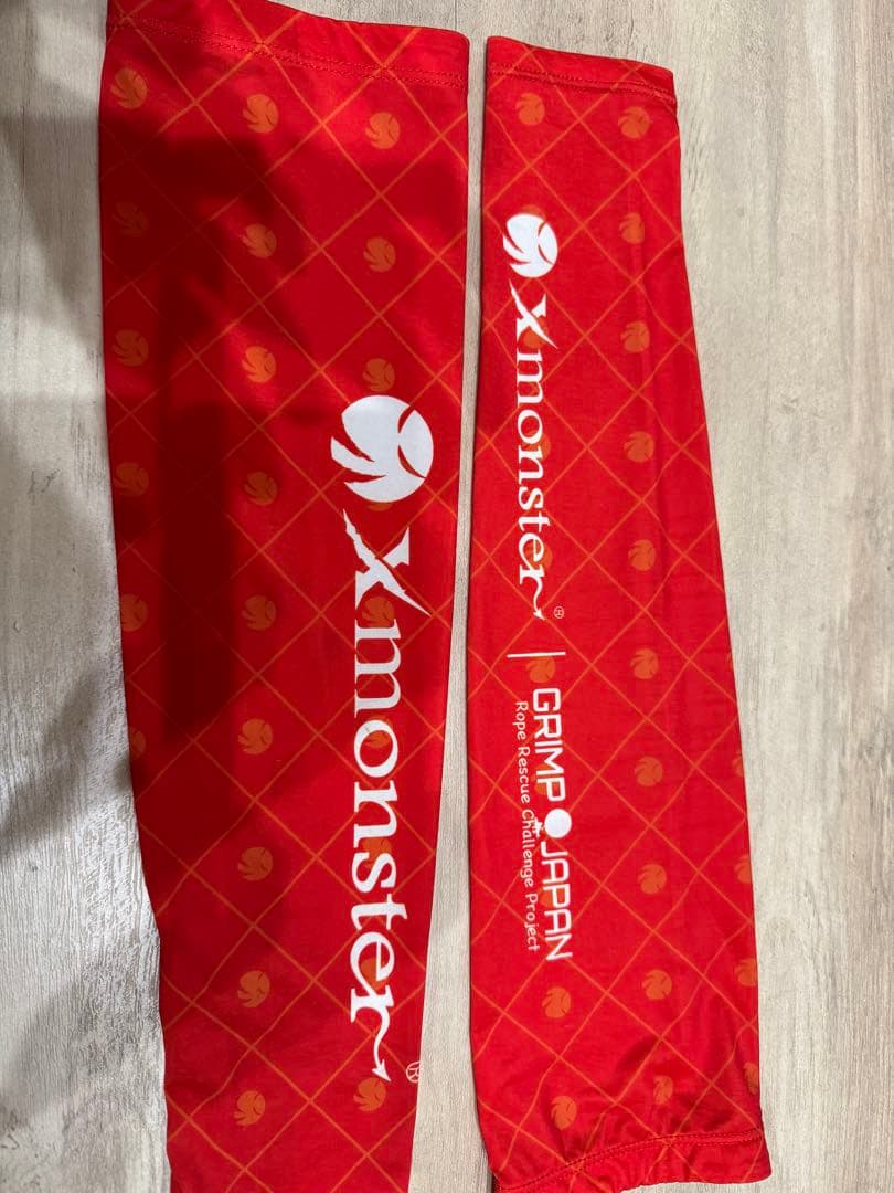 xmonster アームカバー 赤