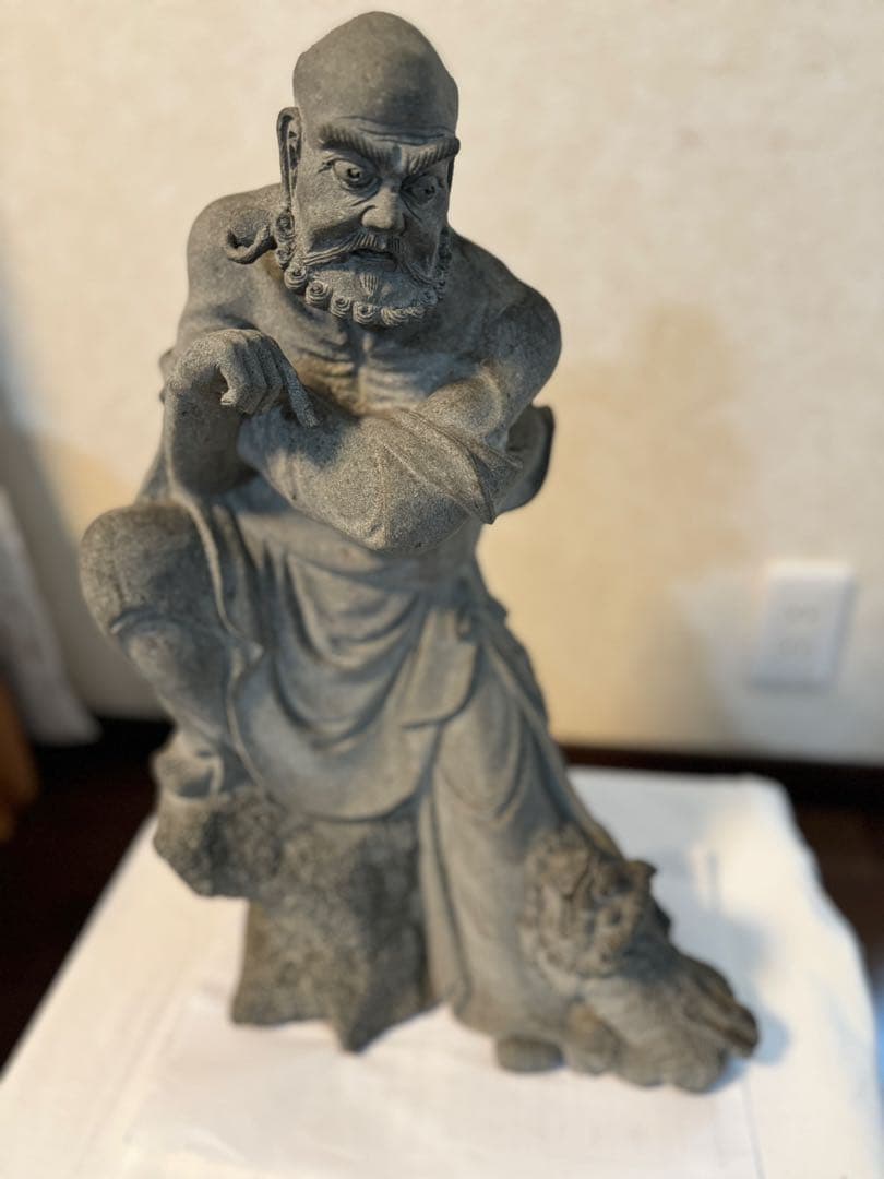 【重厚】石彫 達磨大師像 縁起物 骨董 置物 魔除け