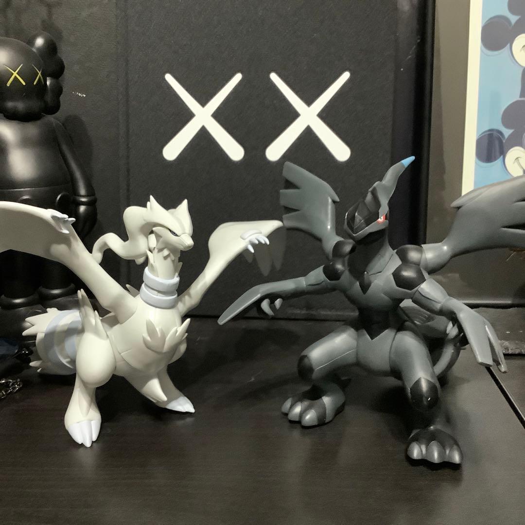 レシラム ゼクロム DX ソフビフィギュア セット - メルカリ