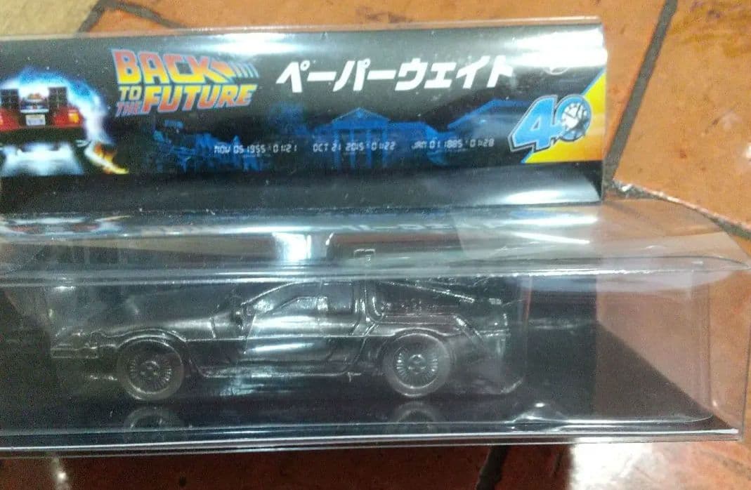 バックトゥザフューチャー 40th　ペーパーウェイト デロリアン ミニカー