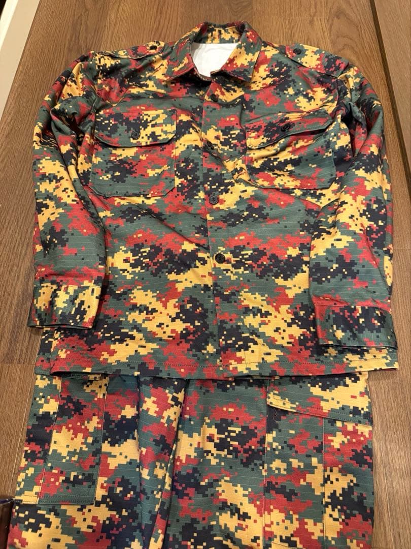 ミャンマー国軍 戦闘服 S〜Mサイズ