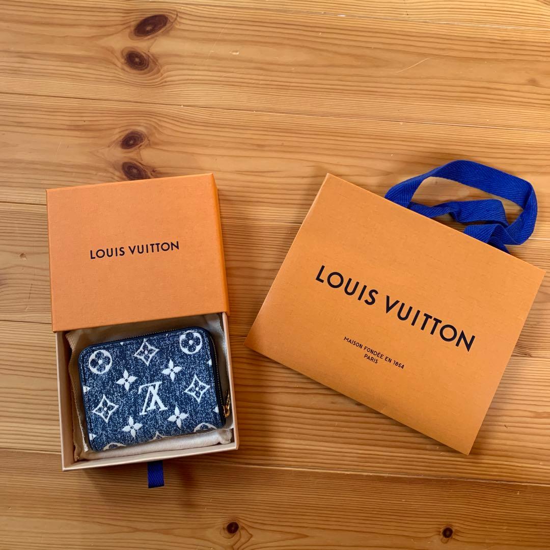 未使用　LOUIS VUITTON ジッピー・パース　M81185