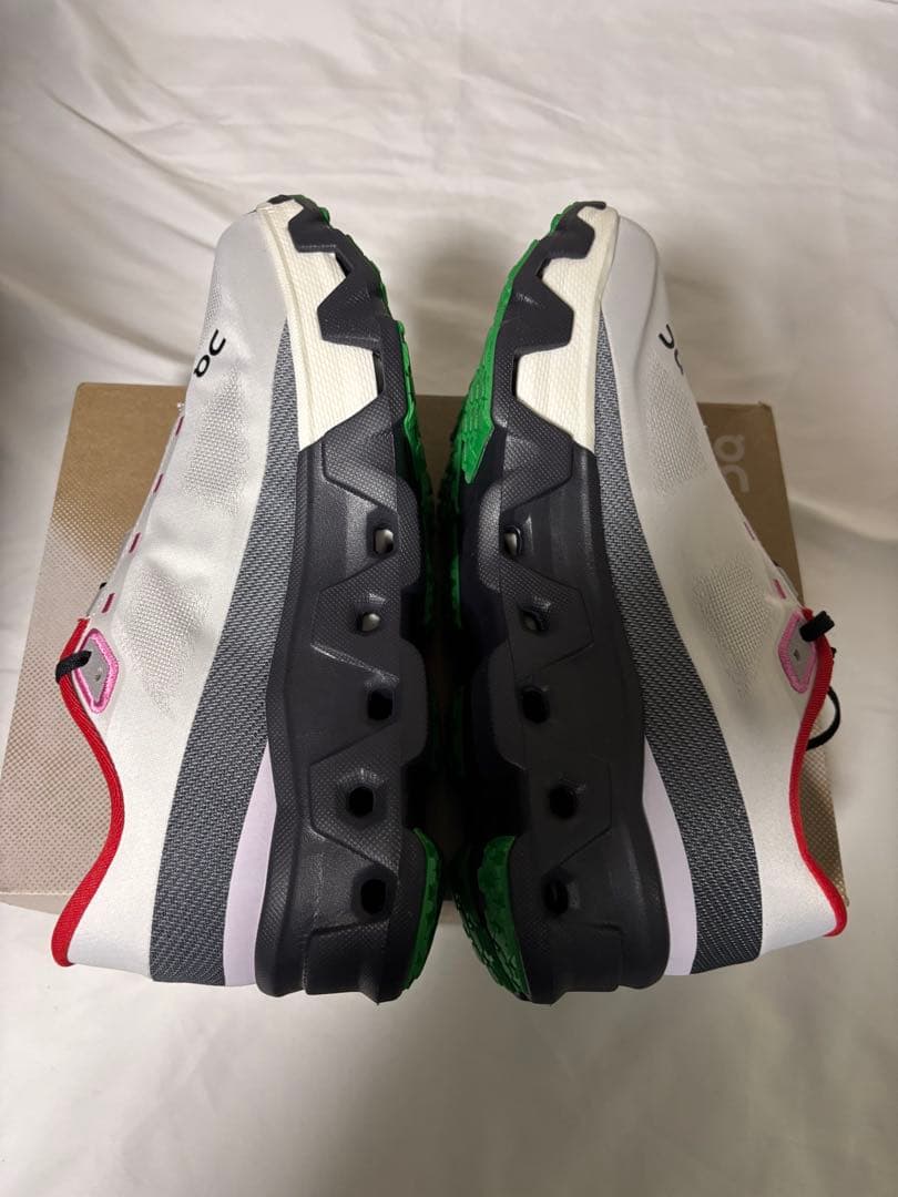 未使用on スニーカー　クラウドモンスターハイパー 26.5cm