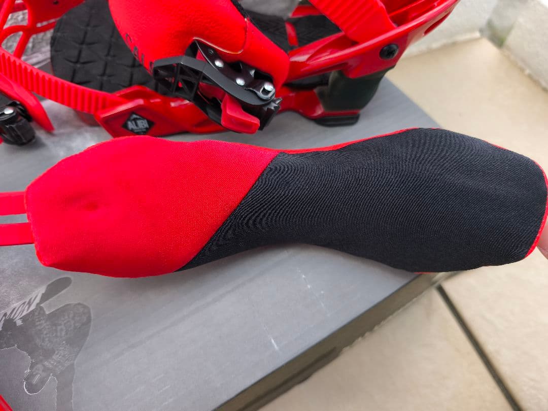 Salomon ALIBI Red ビンディング Mサイズ