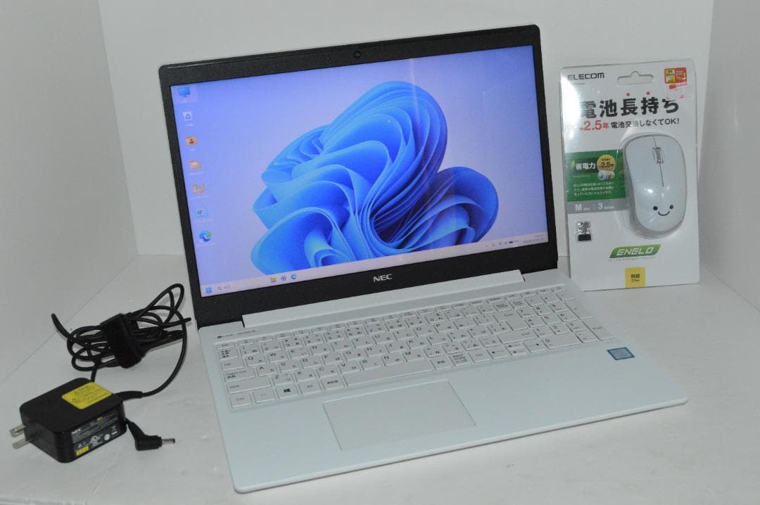 ホワイトLavie第8世代Corei7/20G/新品SSD1TB