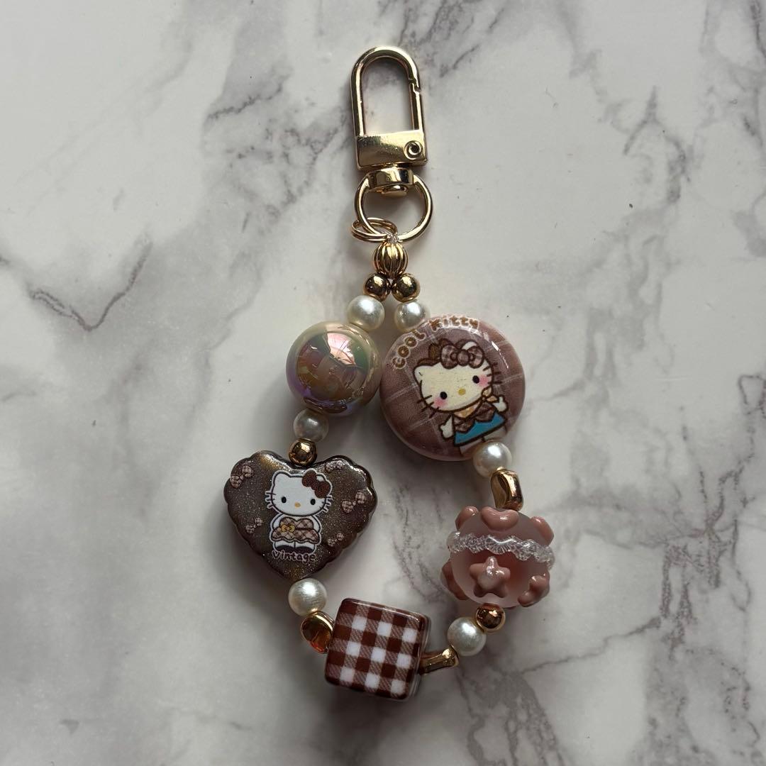 現品限り！ハローキティ チェック柄 ストラップ キーホルダー - メルカリ