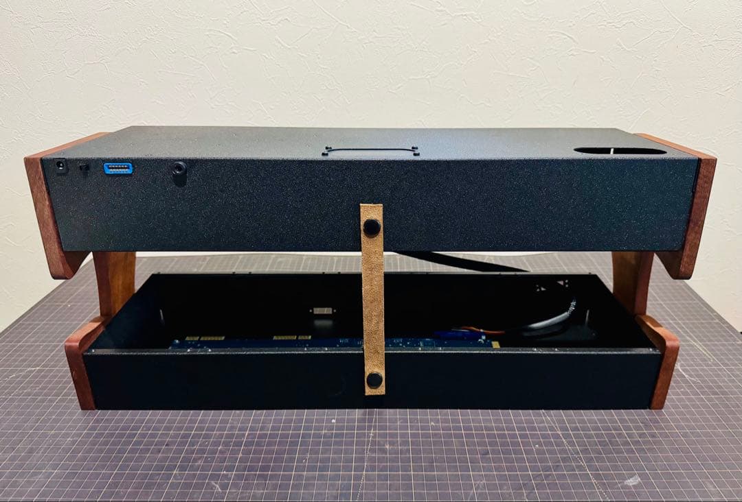 キ*ウ様 Buchla 201e-10 Powered Cabinet - メルカリ