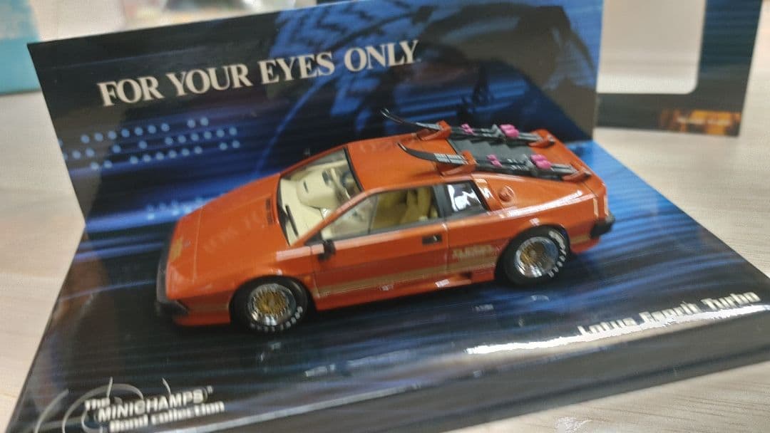 Lotus Esprit Turbo ジェームスボンド007 ミニカー 1/43