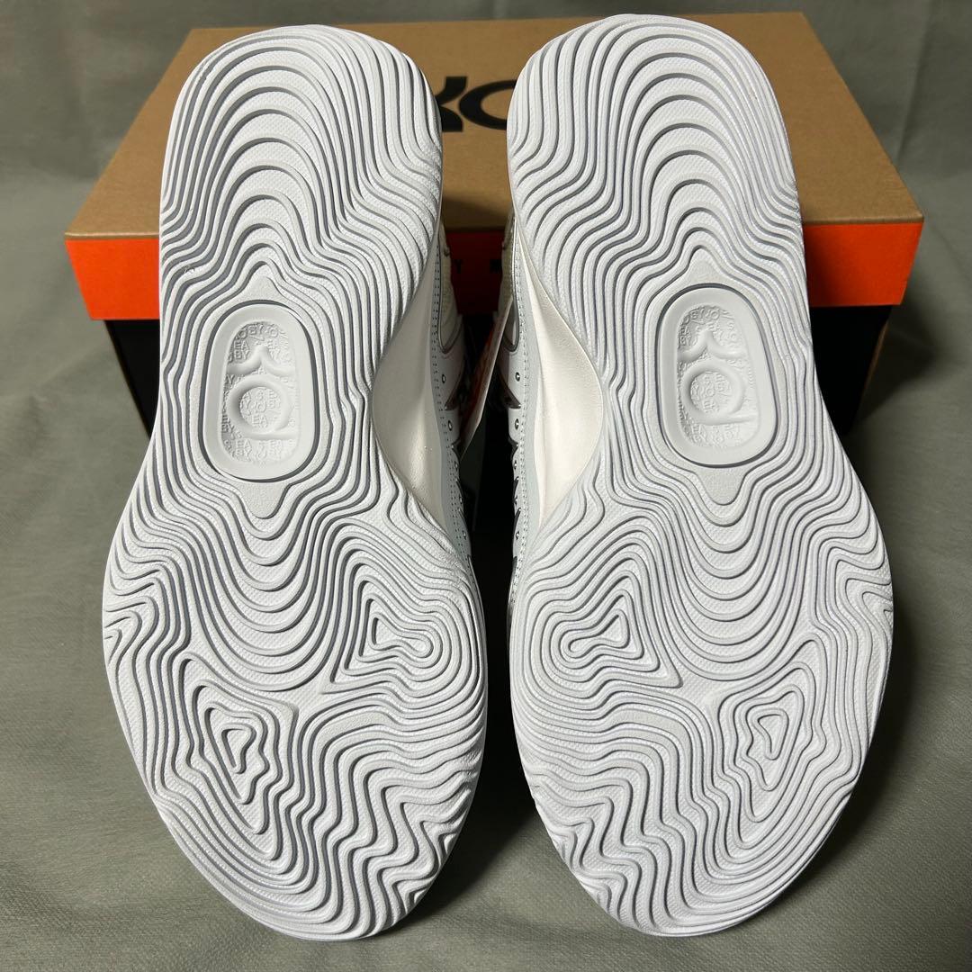 ナイキ KD18 グレー ホワイト シルバー ケビンデュラント バッシュ 白