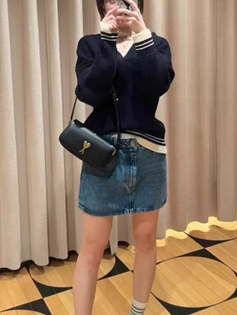 新品】 AMI PARISセーターVネックニット ネイビーM - メルカリ